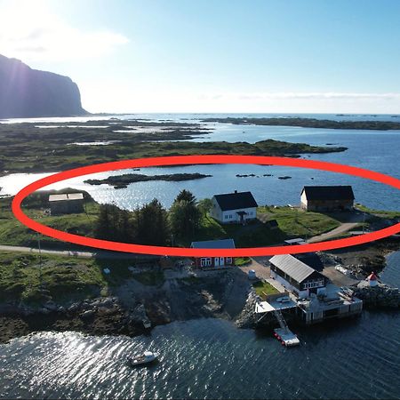A unique seafront Villa in the heart of Lofoten Bostad Extérieur photo
