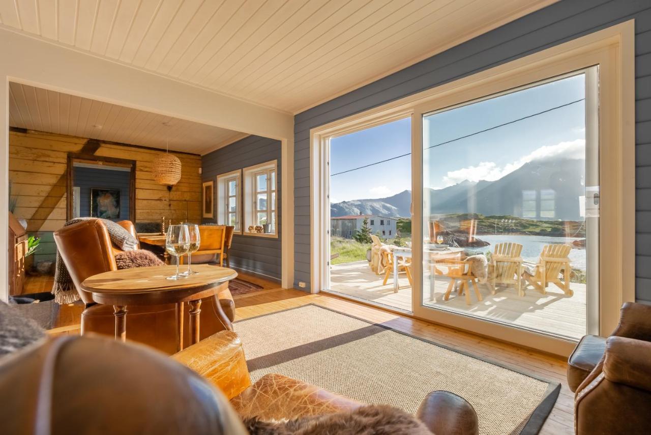 A unique seafront Villa in the heart of Lofoten Bostad Extérieur photo